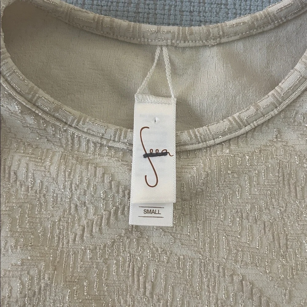 NEW Seea Palomar textured long sleeve rash guard crop swim top in Sandshell - Picture 6 of 7